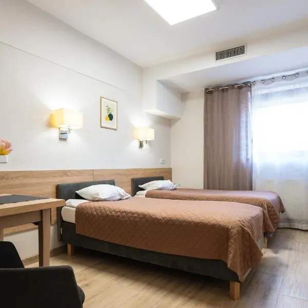 Fotex, hotel em Zabki