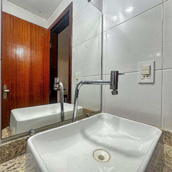 Casas com e ou 3 suítes (todas com ar condicionado), internet 300MBPS e área gourmet a aproximadamente 200m da praia de Taperapuã, (Axé Mói)com piscinas, sauna, portaria 24hrs - Foto 3