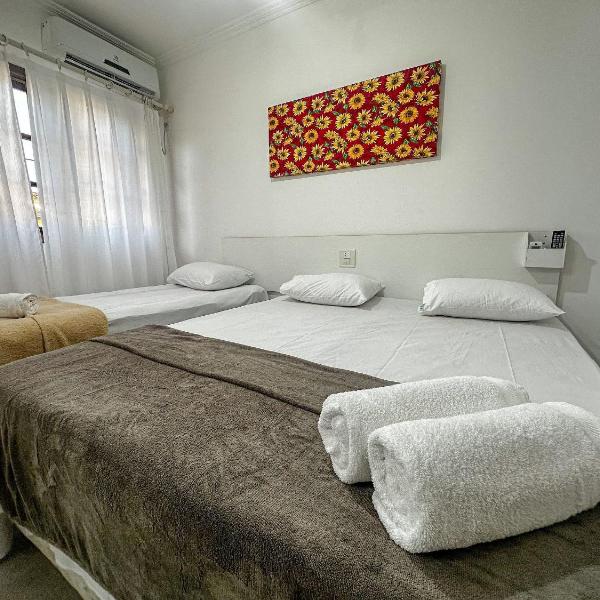 Casas com e ou 3 suítes (todas com ar condicionado), internet 300MBPS e área gourmet a aproximadamente 200m da praia de Taperapuã, (Axé Mói)com piscinas, sauna, portaria 24hrs - Foto 2