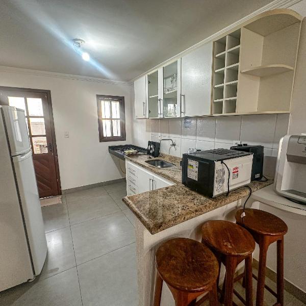 Casas com e ou 3 suítes (todas com ar condicionado), internet 300MBPS e área gourmet a aproximadamente 200m da praia de Taperapuã, (Axé Mói)com piscinas, sauna, portaria 24hrs - Foto 5