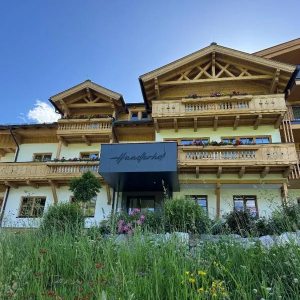Gasthof Hotel Handlerhof, hotel sa Maria Alm am Steinernen Meer