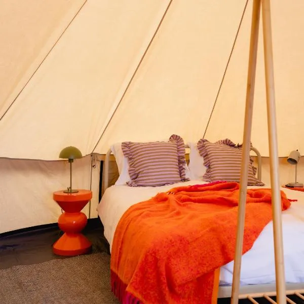 Hoeve de Binnenplaets - Glamping tent met HOTTUB, hotel in Schimmert