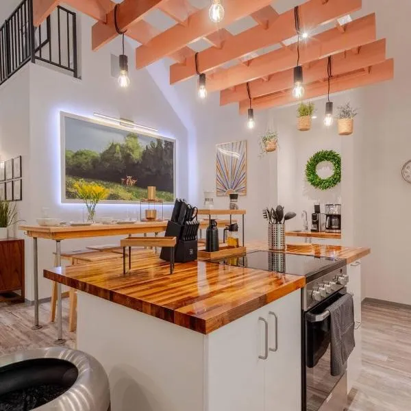 Luxury Barndo 2B Europe Style Farm Stay Fresh Eggs, hôtel à Jefferson City