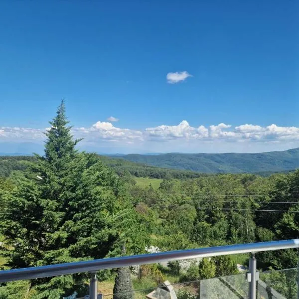 Семеен хотел Forest Retreat Mountain Resort، فندق في كيوستينديل