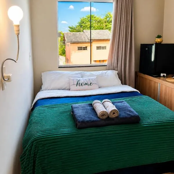 Quarto confortável em residência Familiar - WiFi - Netflix -Frigobar próx ao Aeroporto, hotel a Navegantes