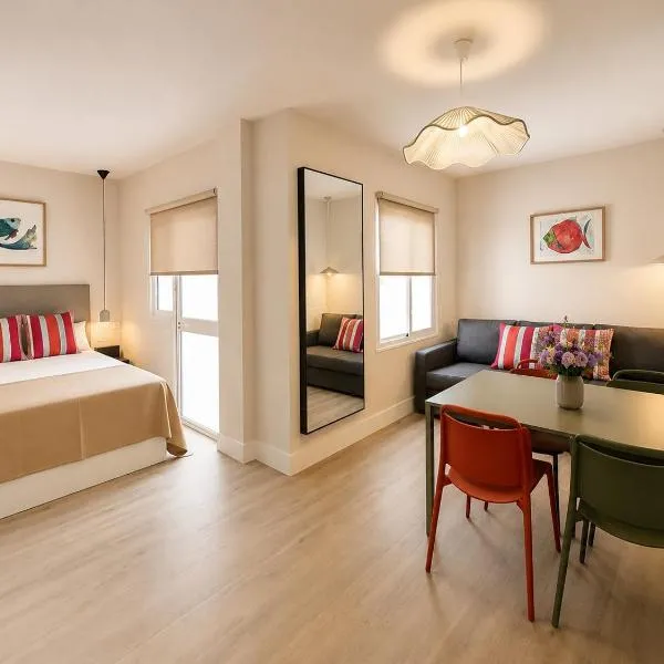 10ToSea Premium Hostal, hotelli Fuengirolassa