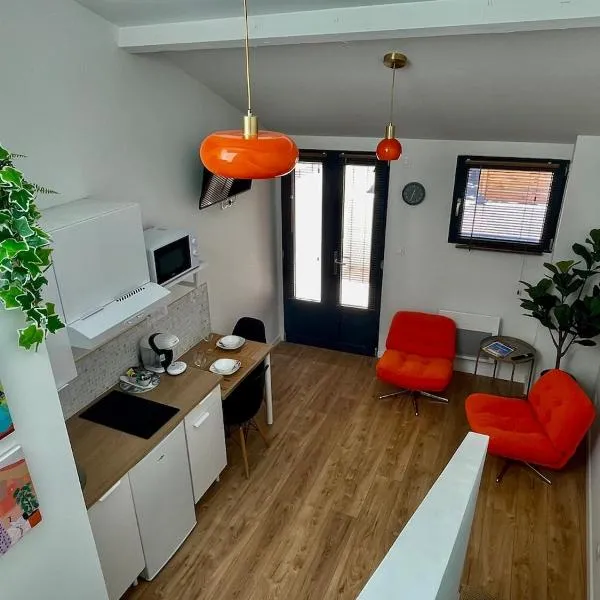 Studio Clairette stylish duplex with terrace โรงแรมในแซงต์-เอเตียน