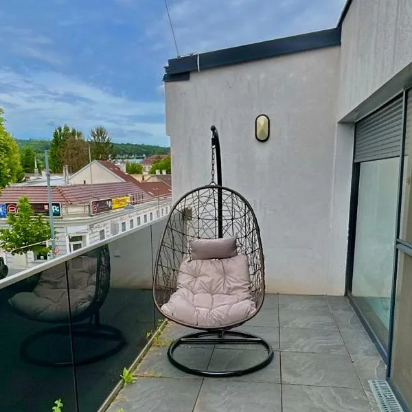 90 m2 Apartment with Balcony & Free Parking, Hotel in Wien