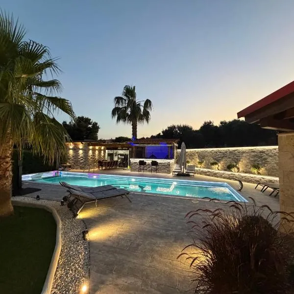 Villa Helios Luxury Sea View Villa with Private Pool Gym and BBQ Area, hotel en Possidi