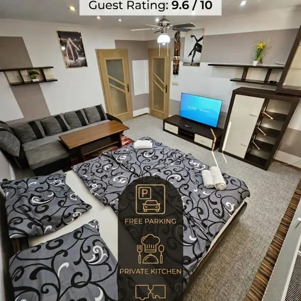 APARTMAN WOLF Luxusné priestranné ubytovanie s Výhľadom na hory s Bezplatným Parkovaním Veľkou SMART TV Rýchlym Optickým Internetom Priamo v PB Tichá lokalita Všetko na blízku Vhodné pre Rodinu Skupinu Pracovné cesty aj Turistiku Plne vybavená Kuchyňa, hotel a Považská Bystrica