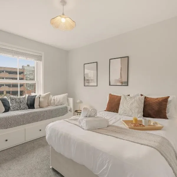 Surrey house- Luxury Norwich City Centre Stay Sleeps 8, hotel a Norwich