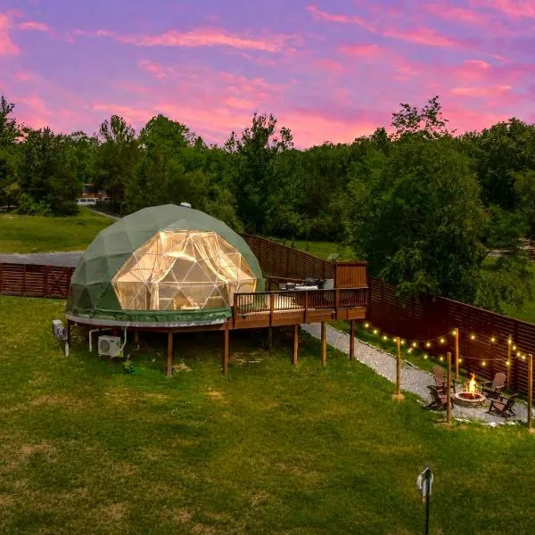 Luna Dome - Lakefront with Hot Tub, Wi-Fi, Sleeps 4, hotel em Luray