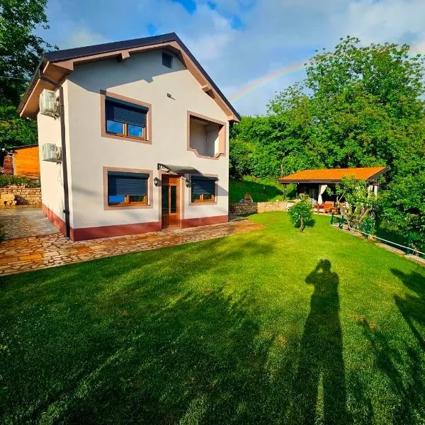 Villa Sara - Apartments & Garden, Kratovo, hotel en Kratovo