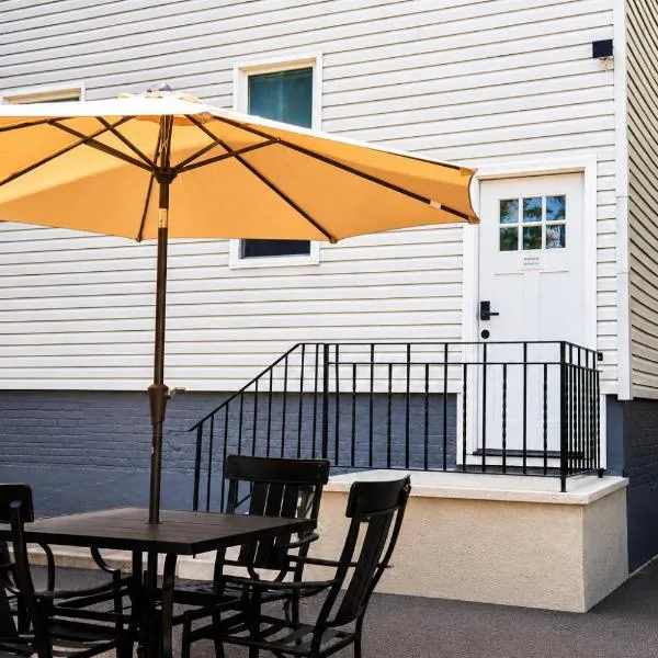 Joynest Nest - Private Entry & Bath, hotel sa Newark