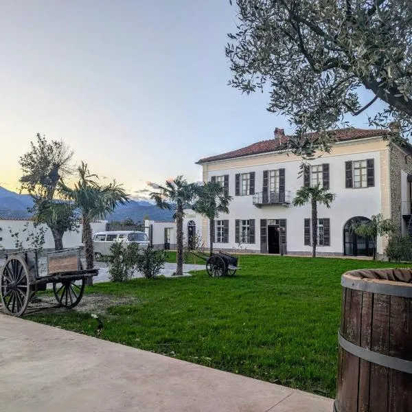 Viesnīca Corte Tegassa Pool & Spa pilsētā Pinerolo