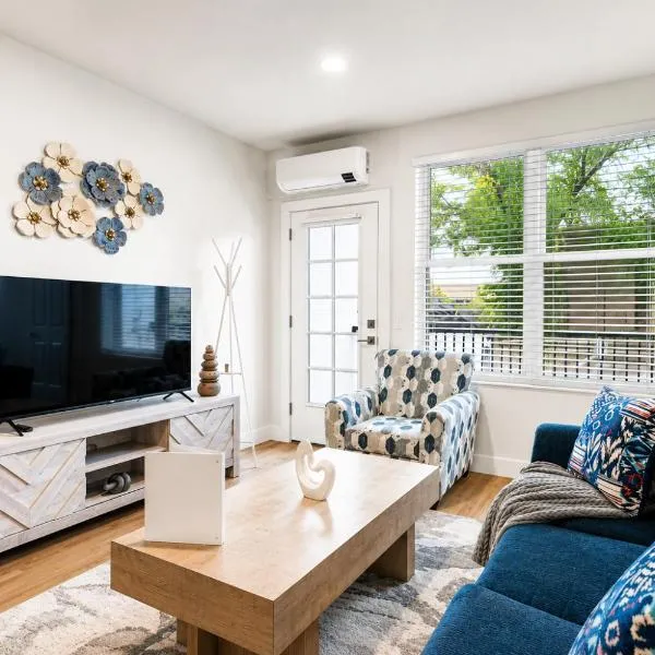 Elegant 2 Bed 2 Bath - Downtown - Free Parking, Suite #101, hotel a Hot Springs