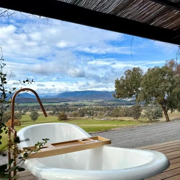 Bluestone Ridge, hotel in Whitfield