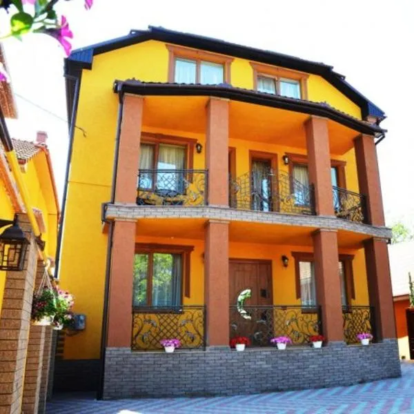 Goldenluxe, hotel en Beregovo