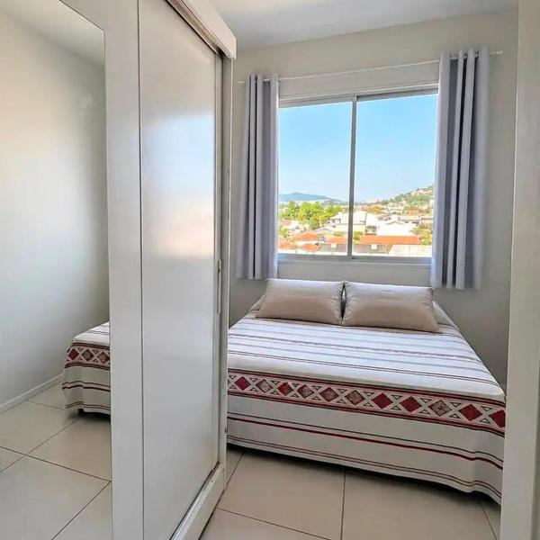 Quarto Aconchegante em Residência Familiar