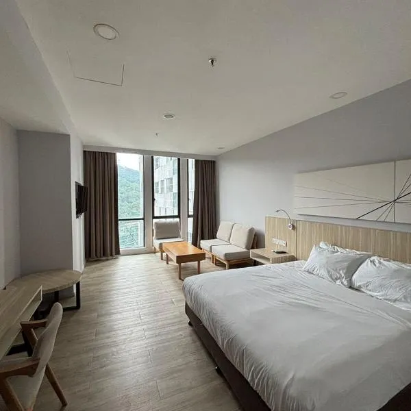 QQQ hotel type room Empire Damansara, hotel in Petaling Jaya