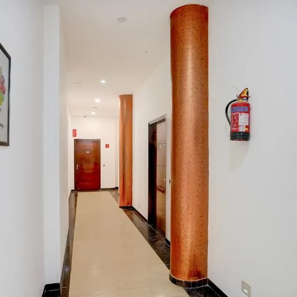 Super Townhouse by OYO Zirakpur Bus Stand Formerly Hotel Citi Inn, hotel i Zirakpur