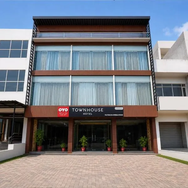 Super Townhouse by OYO Old Kalka Ambala Road Formerly Viraj inn, hótel í Zirakpur
