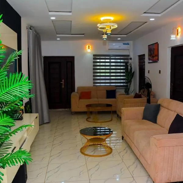 Luxury AdoEkiti Apartment Regular Power Supply, Wi-Fi, hotel in Ado Ekiti