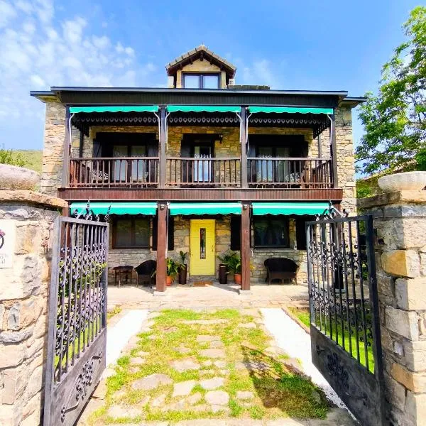 Casa Irama - Casa rural para grupos cerca de Aínsa - Pirineo Aragonés, hotel a Margudgued