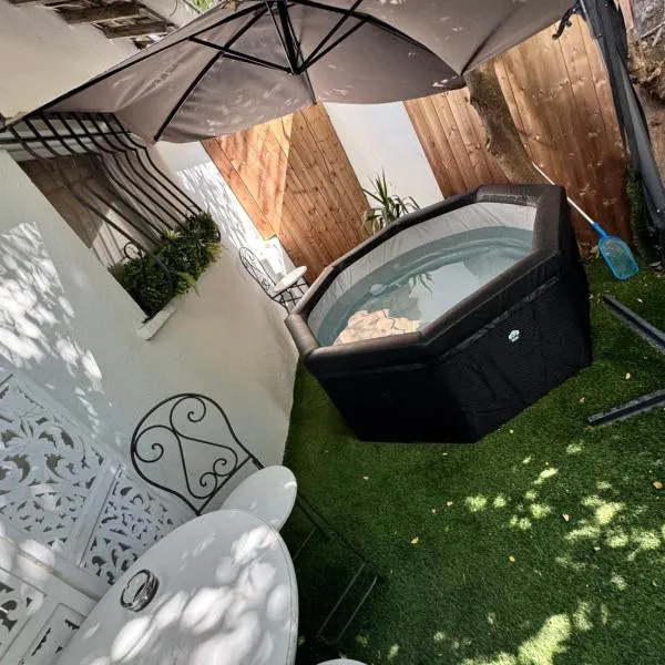 Modern suite with jacuzzi, Hotel in Toulon