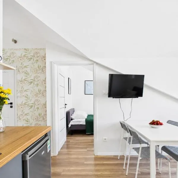 Apartament 44B, Dębina, cichy, 400 m do plaży przez las, hotel di Debina