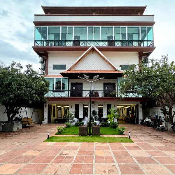 ActivateC3 Hostel, מלון בפנום פן