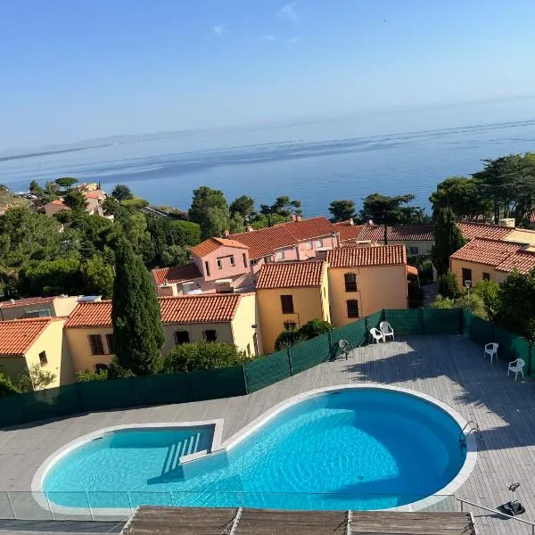 Superbe T3 vue sur mer parking privé classé 3 étoiles, hotel en Collioure