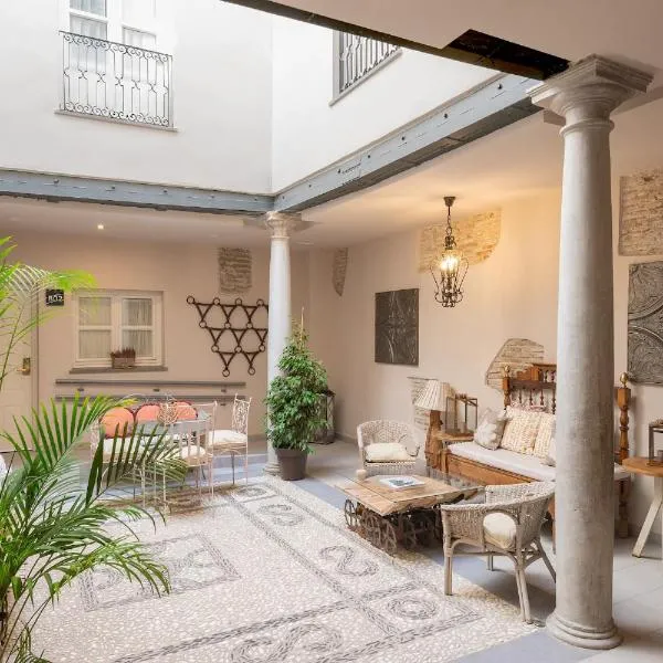 Apartamentos Luna Suites Palacio Almagra, hotel u Granadi