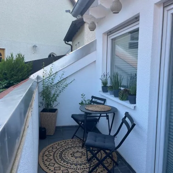 Dachterrassen Apartment Pfälzer Wald & Weinregion: Dörrenbach şehrinde bir otel