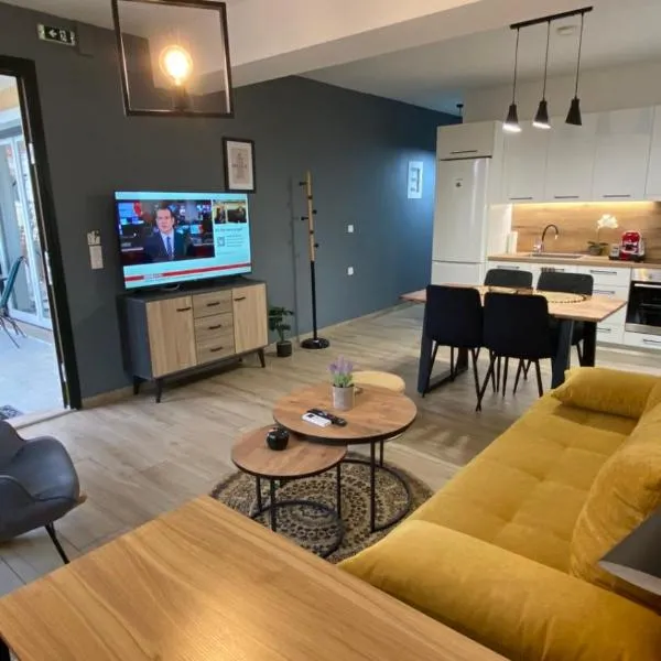 Garden Seaview Luxury Apartment with private parking, хотел в Митилини