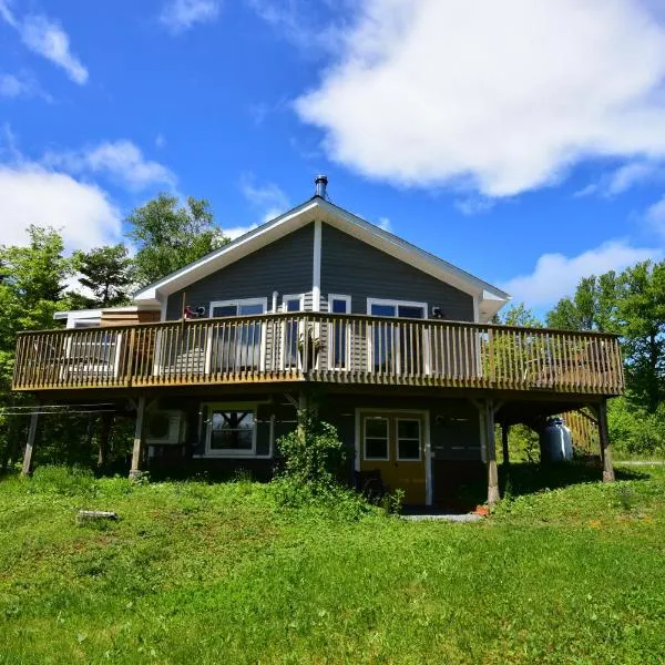 Sunrise Place Bed & Breakfast, hotel a DʼEscousse