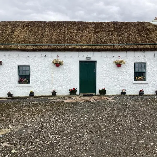 Anne’s Thatched Cottage, hotel en Kilcar