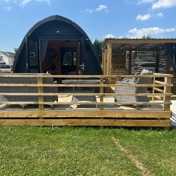 Dolafon Luxury Glamping Pod 7 With Hot Tub, hotel di St Asaph