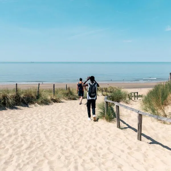 The Flying Pig Beach Hostel Age 18 to 40, hotel v destinaci Noordwijk aan Zee