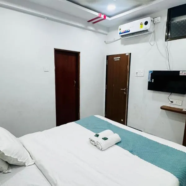 Hotel shree lodging, hotel v destinaci Jogeshwāri