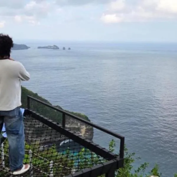 Warsa Villas Suwehan Beach Cliff View, מלון בPolilit