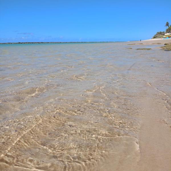 Casa DISPONIVEL a 2 minutos da praia com piscina