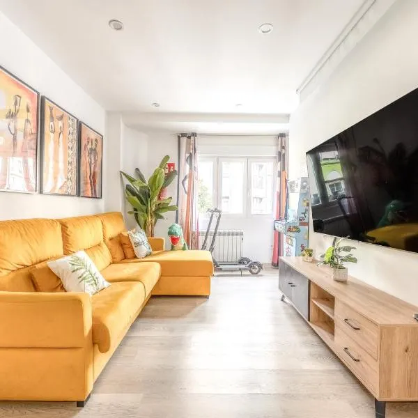 LUJO Parking, Proyector, Maquinita y Patinetes, viešbutis mieste Ovjedas