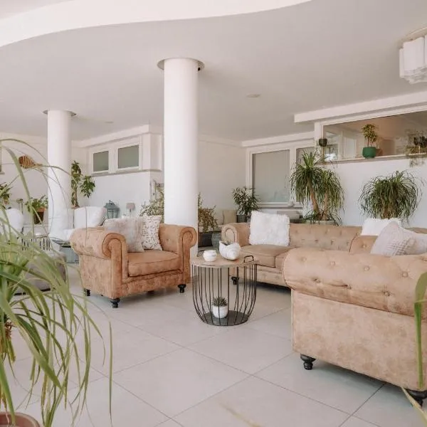 Lula Hotel - Ex Love & Fama Hotel, hotel din Sabaudia