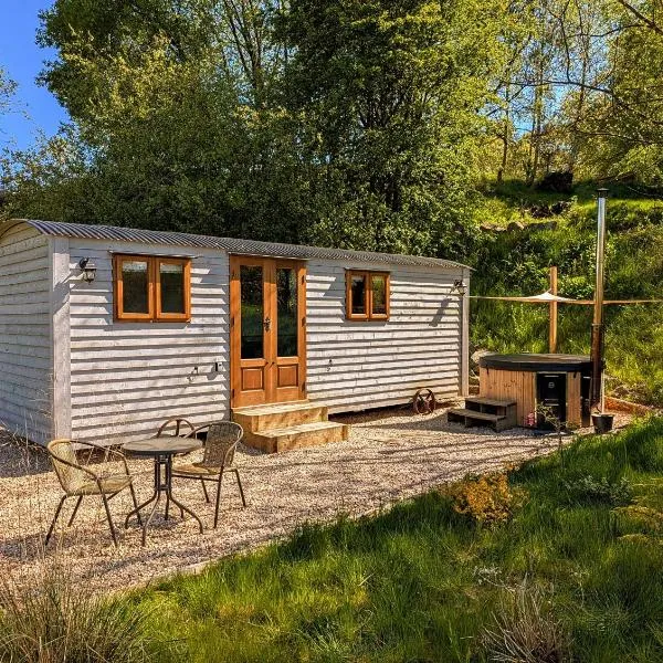 Lintmill Lodges - Bluebell Shepherds Hut, khách sạn ở Sorn