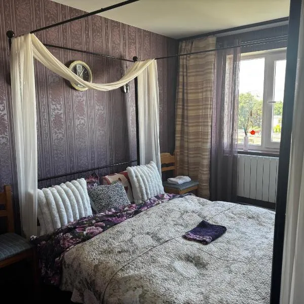 Romantic Studio Suite with Sauna, hotel Pyussi városában