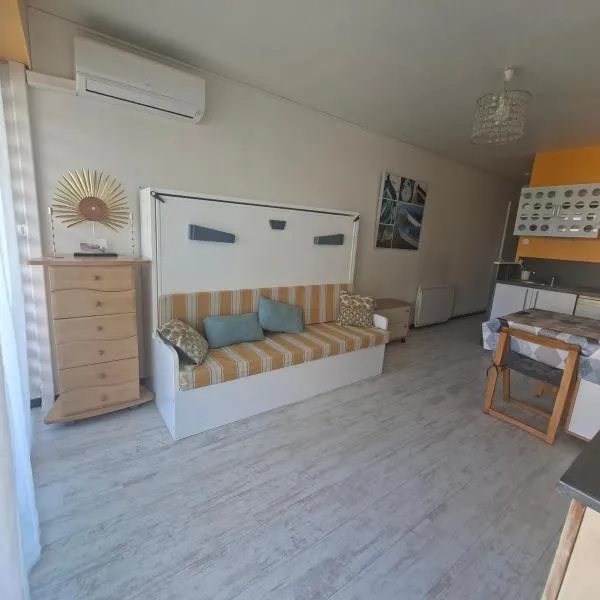 studio chambre cabine proche de tous les sites et commodités, ξενοδοχείο σε Canet-en-Roussillon