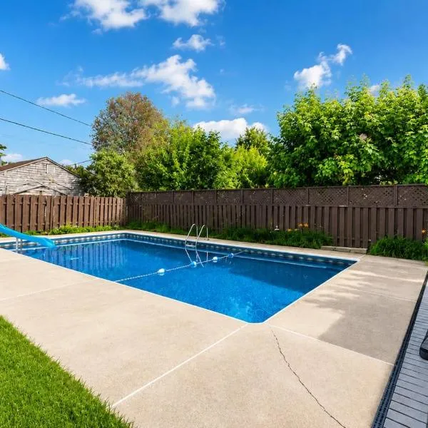 Longueuil में, होटल Le Refuge Barbeau, votre oasis détente