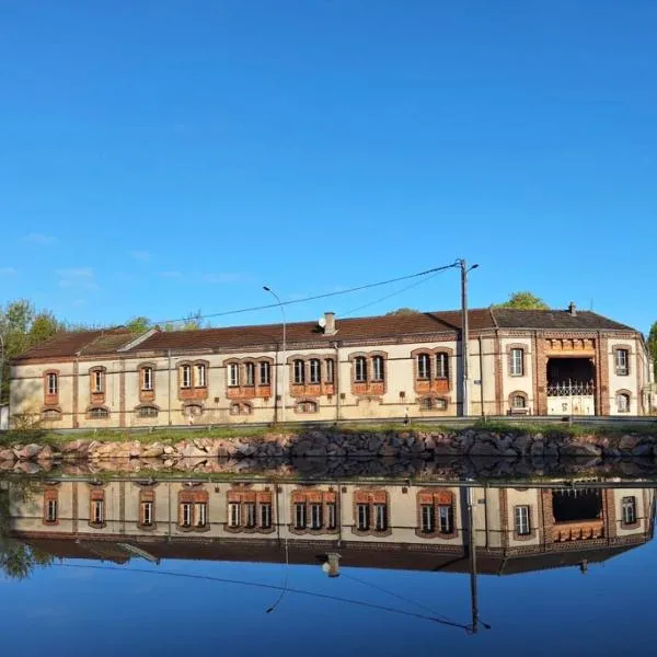le relais Perrusson, Bed and breakfast à la tuilerie, хотел в Écuisses