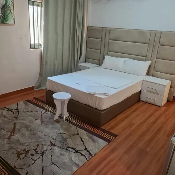 Hotel Ultima Estação، فندق في تيتي